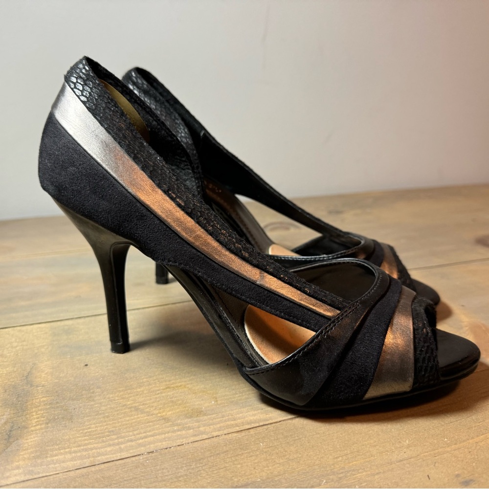Le chateau pumps